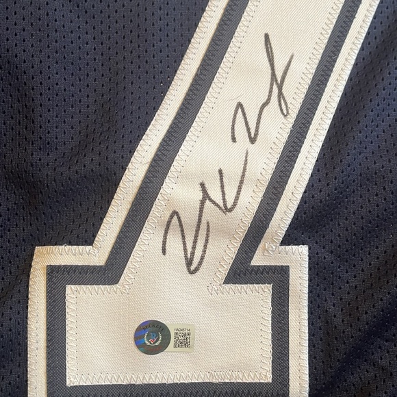 Beckett Certified Signed Zach Martin Jersey - Picture 5 of 5